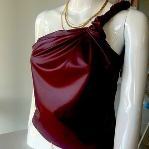 The IT top ! Stylish off the shoulder top